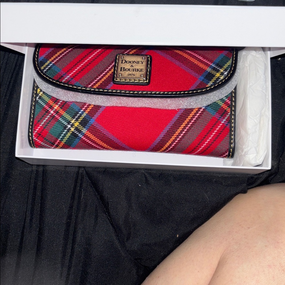 Dooney 🆕 Tartan Continental Clutch wallet red  plaid woven cotton fabric